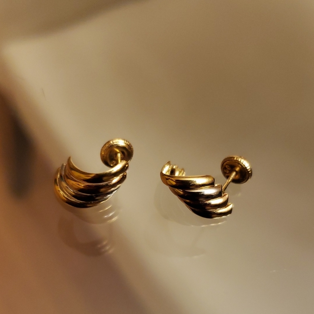 Elegant Gold 750 Wave Stud Earrings Anthique
